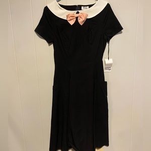 Unique Vintage Eloise Black Swing Dress with White Collar and Pink Bow 🎀 M